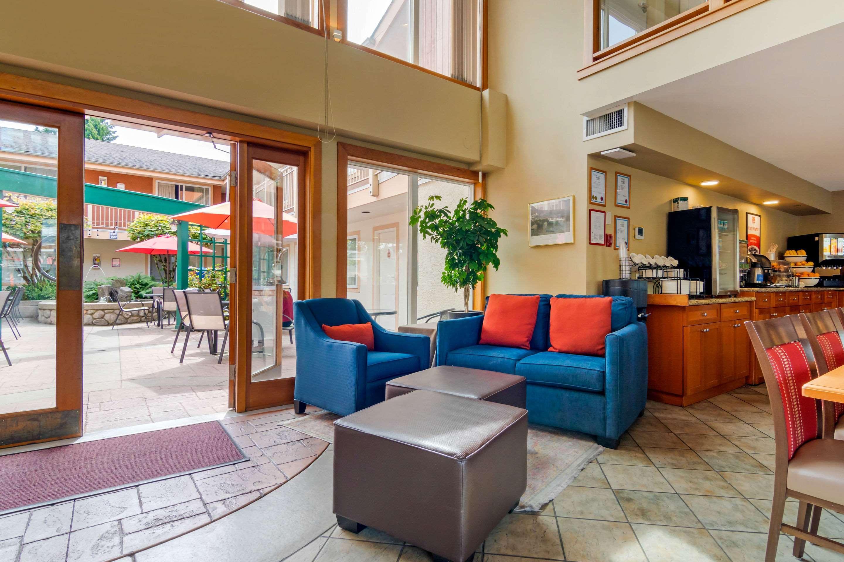 Econo Lodge Inn & Suites North Vancouver Exterior foto