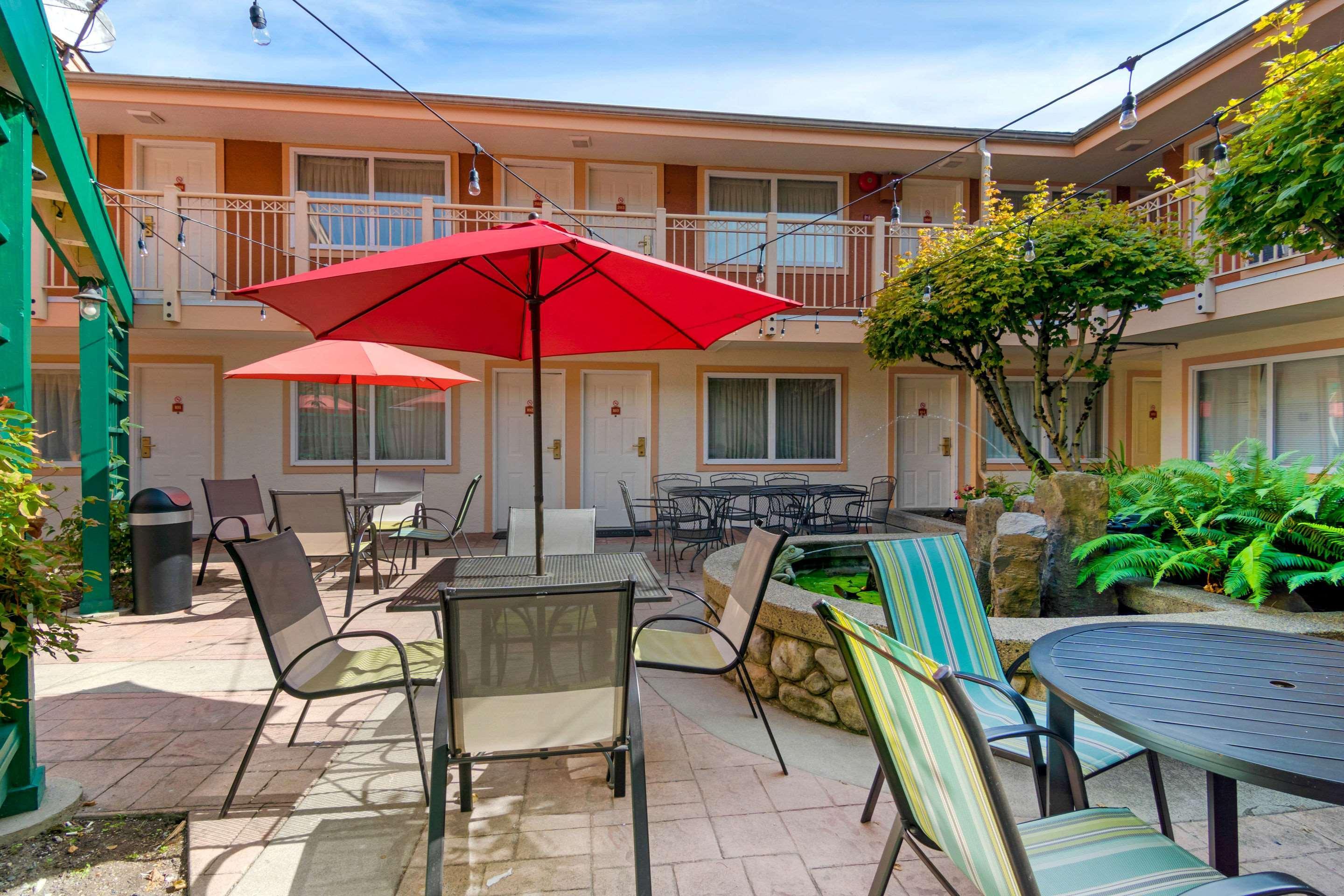 Econo Lodge Inn & Suites North Vancouver Exterior foto