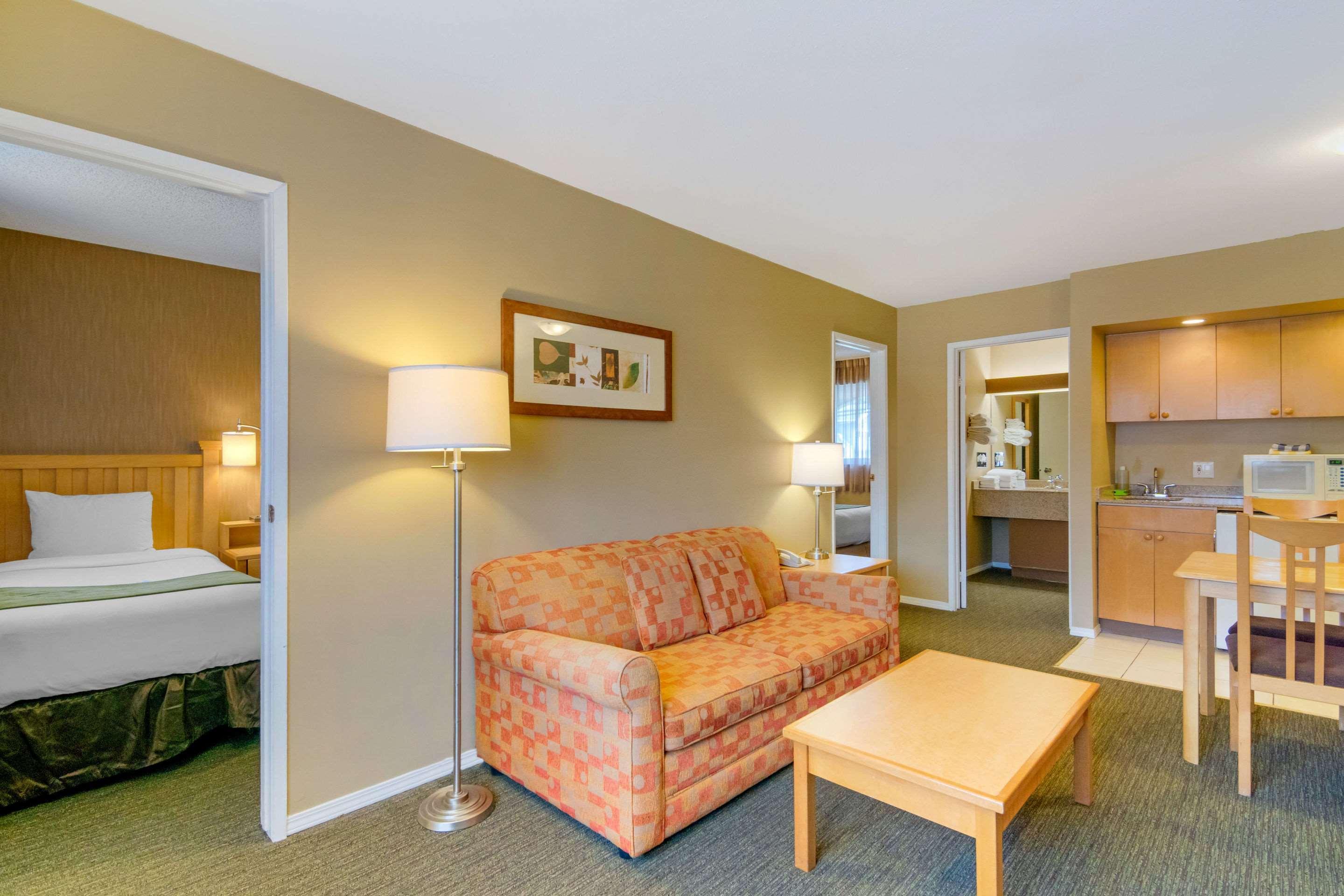 Econo Lodge Inn & Suites North Vancouver Exterior foto